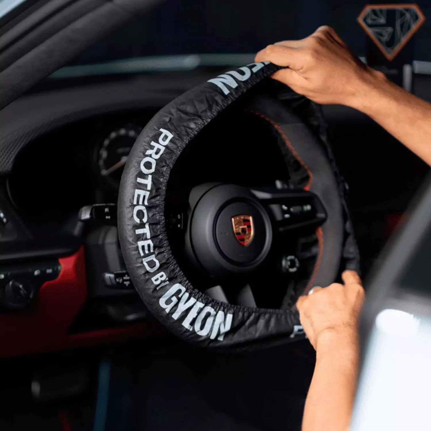 GYEON%20Q²M%20Steering%20Wheel%20Cover%20Araç%20Direksiyon%20Koruyucu%20Kılıf%20Siyah-%201%20Adet